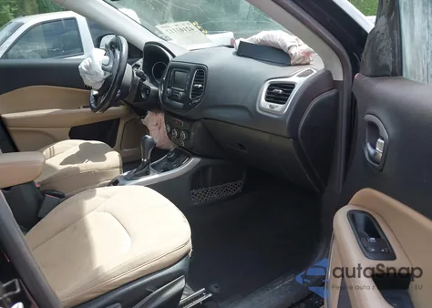 2018 Jeep Compass Sport 4X4 из США, поврежденный, VIN 3C4NJDAB6JT256254